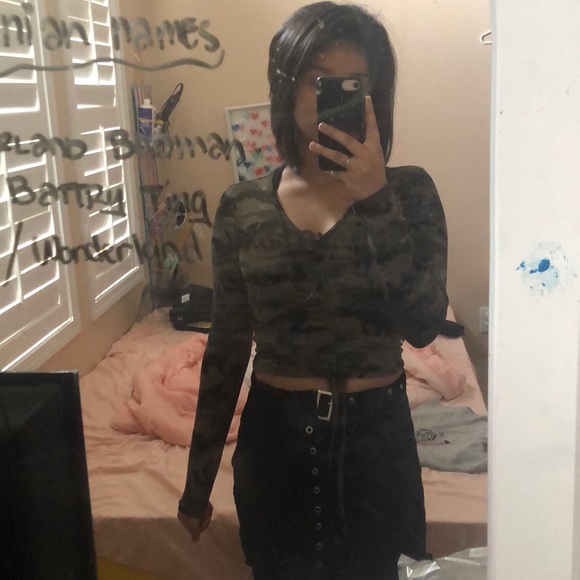 Adjustable String Long Sleeve Crop Top - Picture 3 of 4